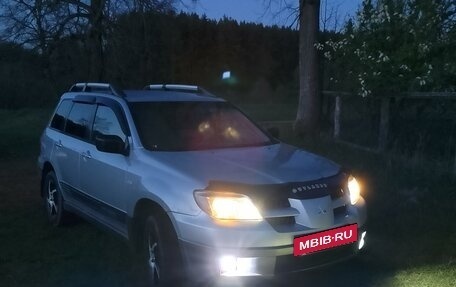 Mitsubishi Outlander III рестайлинг 3, 2005 год, 573 000 рублей, 3 фотография