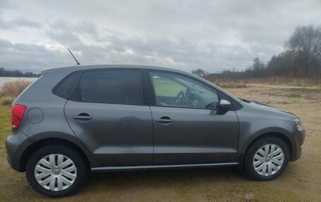 Volkswagen Polo VI (EU Market), 2011 год, 700 000 рублей, 3 фотография