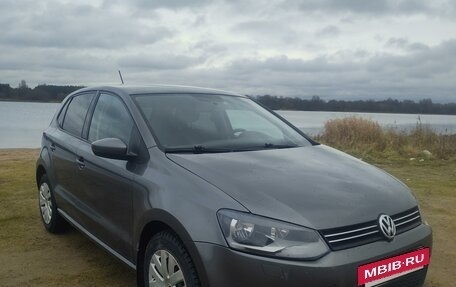 Volkswagen Polo VI (EU Market), 2011 год, 700 000 рублей, 2 фотография