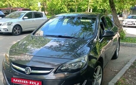 Opel Astra J, 2013 год, 1 500 000 рублей, 2 фотография