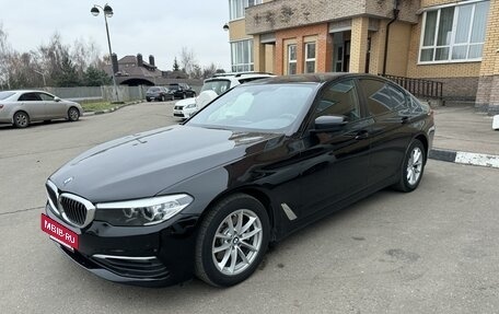 BMW 5 серия, 2019 год, 2 950 000 рублей, 3 фотография