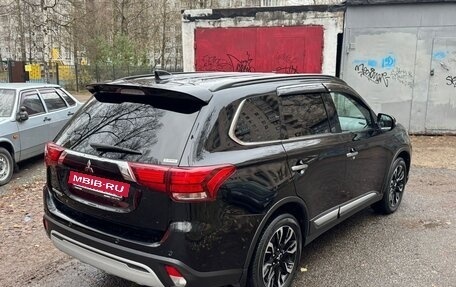 Mitsubishi Outlander III рестайлинг 3, 2022 год, 2 960 000 рублей, 4 фотография