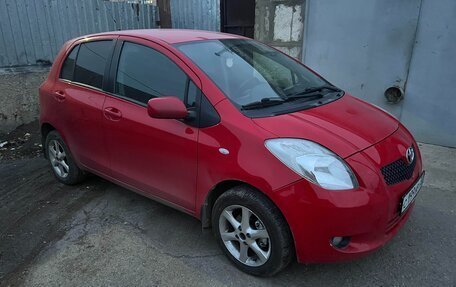 Toyota Yaris III рестайлинг, 2007 год, 720 000 рублей, 3 фотография