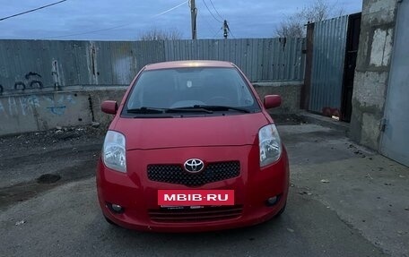 Toyota Yaris III рестайлинг, 2007 год, 720 000 рублей, 4 фотография