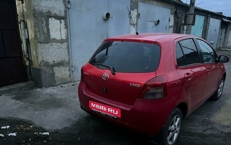 Toyota Yaris III рестайлинг, 2007 год, 720 000 рублей, 5 фотография