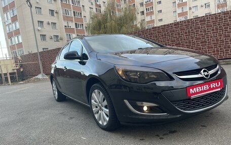 Opel Astra J, 2013 год, 1 040 000 рублей, 2 фотография