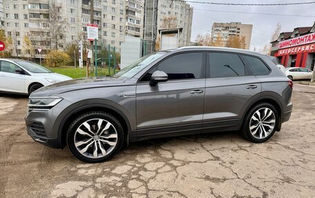 Volkswagen Touareg III, 2018 год, 4 800 000 рублей, 4 фотография