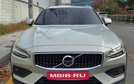 Volvo V60 II, 2020 год, 3 218 000 рублей, 2 фотография