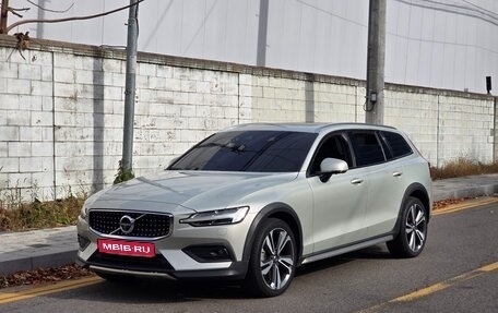 Volvo V60 II, 2020 год, 3 218 000 рублей, 1 фотография