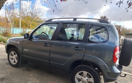 Chevrolet Niva I рестайлинг, 2015 год, 750 000 рублей, 2 фотография