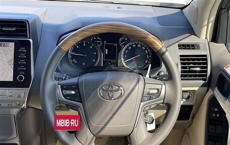 Toyota Land Cruiser Prado 150 рестайлинг 2, 2021 год, 4 100 000 рублей, 9 фотография