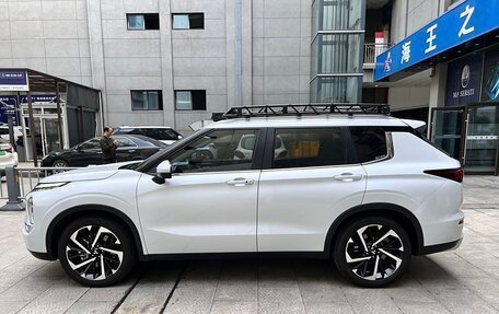 Mitsubishi Outlander, 2023 год, 3 480 000 рублей, 17 фотография