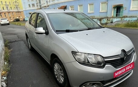 Renault Logan II, 2017 год, 860 000 рублей, 3 фотография