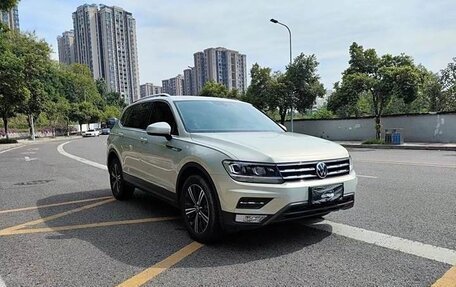 Volkswagen Tiguan II, 2021 год, 2 350 000 рублей, 6 фотография