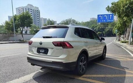 Volkswagen Tiguan II, 2021 год, 2 350 000 рублей, 5 фотография