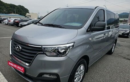 Hyundai Grand Starex Grand Starex I рестайлинг 2, 2020 год, 2 356 000 рублей, 2 фотография