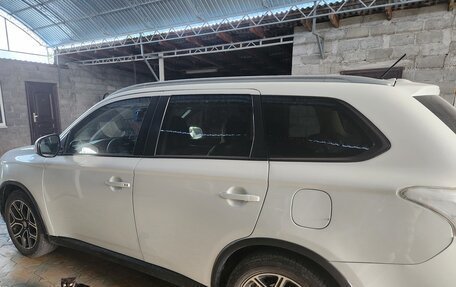 Mitsubishi Outlander III рестайлинг 3, 2014 год, 2 100 000 рублей, 8 фотография