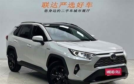 Toyota RAV4, 2021 год, 3 338 000 рублей, 9 фотография