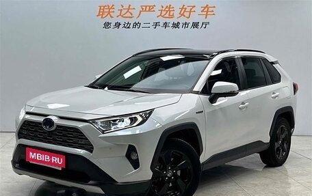 Toyota RAV4, 2021 год, 3 338 000 рублей, 10 фотография