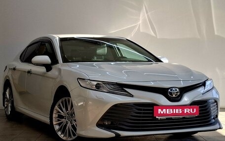 Toyota Camry, 2019 год, 3 100 000 рублей, 4 фотография