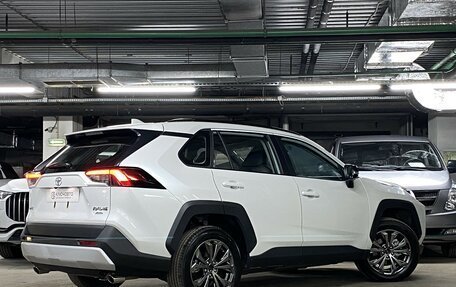 Toyota RAV4, 2024 год, 4 950 000 рублей, 3 фотография