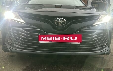 Toyota Camry, 2018 год, 2 950 000 рублей, 2 фотография