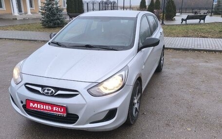 Hyundai Solaris II рестайлинг, 2012 год, 870 000 рублей, 2 фотография