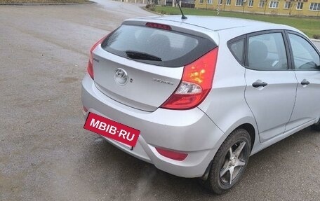 Hyundai Solaris II рестайлинг, 2012 год, 870 000 рублей, 3 фотография