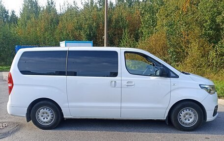 Hyundai H-1 II рестайлинг, 2018 год, 3 150 000 рублей, 7 фотография