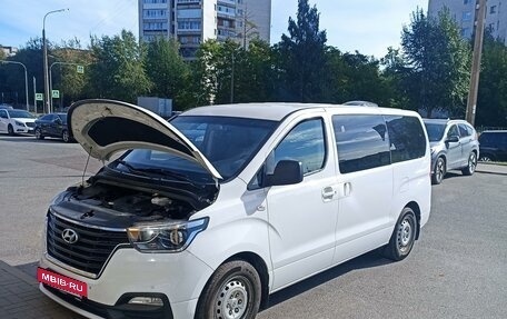 Hyundai H-1 II рестайлинг, 2018 год, 3 150 000 рублей, 2 фотография