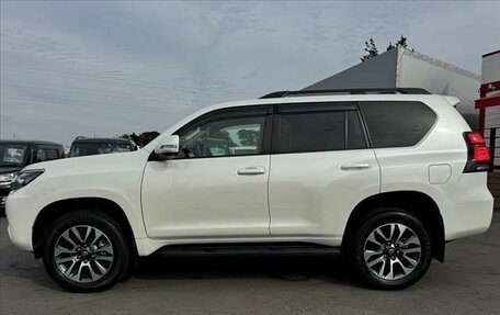 Toyota Land Cruiser Prado 150 рестайлинг 2, 2022 год, 5 670 000 рублей, 4 фотография