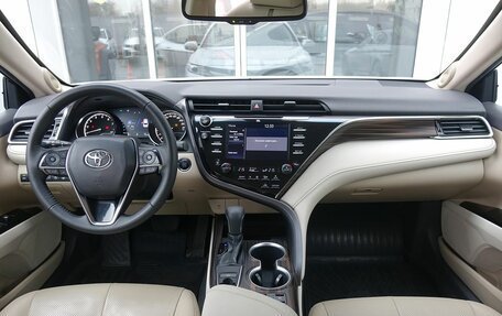 Toyota Camry, 2018 год, 2 790 000 рублей, 9 фотография