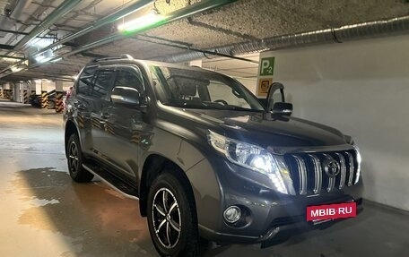 Toyota Land Cruiser Prado 150 рестайлинг 2, 2017 год, 6 100 000 рублей, 2 фотография