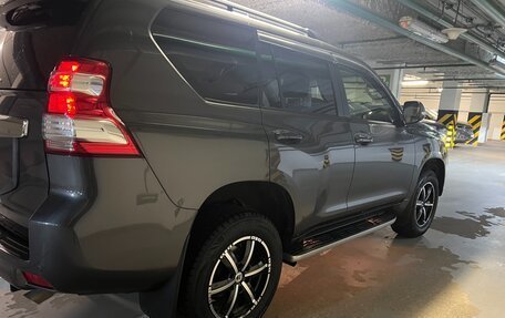 Toyota Land Cruiser Prado 150 рестайлинг 2, 2017 год, 6 100 000 рублей, 7 фотография