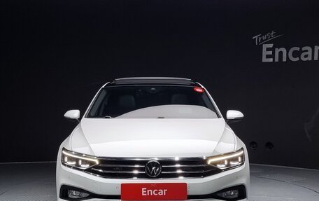 Volkswagen Passat B8 рестайлинг, 2020 год, 2 175 000 рублей, 2 фотография