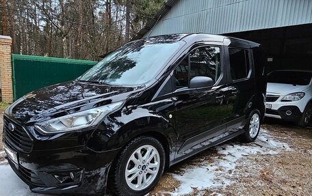 Ford Tourneo Connect II рестайлинг, 2019 год, 2 370 000 рублей, 3 фотография