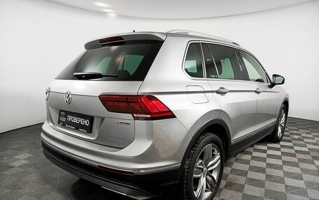 Volkswagen Tiguan II, 2018 год, 2 819 000 рублей, 6 фотография