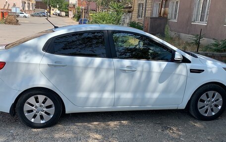 KIA Rio III рестайлинг, 2013 год, 1 050 000 рублей, 2 фотография