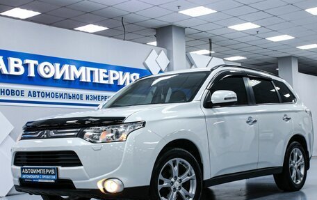 Mitsubishi Outlander III рестайлинг 3, 2013 год, 1 798 000 рублей, 2 фотография