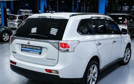 Mitsubishi Outlander III рестайлинг 3, 2013 год, 1 798 000 рублей, 10 фотография