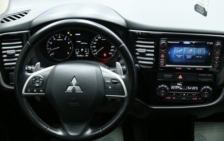 Mitsubishi Outlander III рестайлинг 3, 2013 год, 1 798 000 рублей, 16 фотография