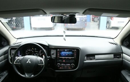 Mitsubishi Outlander III рестайлинг 3, 2013 год, 1 798 000 рублей, 17 фотография