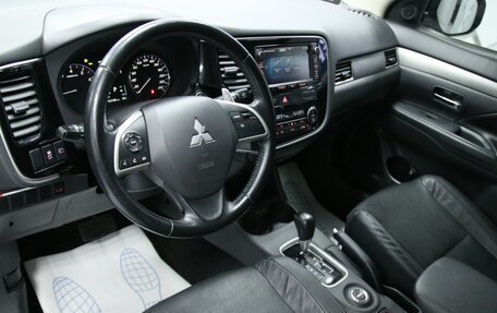 Mitsubishi Outlander III рестайлинг 3, 2013 год, 1 798 000 рублей, 15 фотография