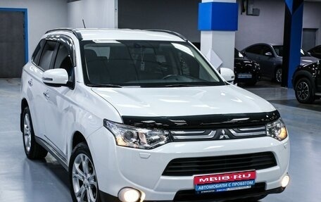 Mitsubishi Outlander III рестайлинг 3, 2013 год, 1 798 000 рублей, 9 фотография