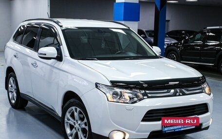 Mitsubishi Outlander III рестайлинг 3, 2013 год, 1 798 000 рублей, 8 фотография