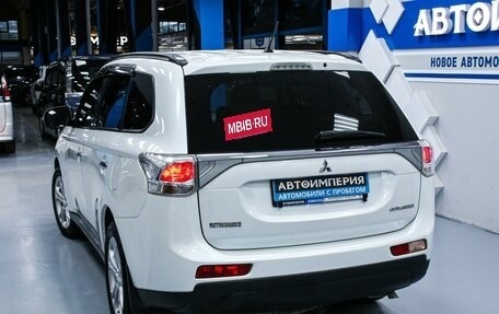 Mitsubishi Outlander III рестайлинг 3, 2013 год, 1 798 000 рублей, 12 фотография