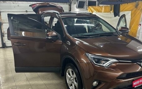 Toyota RAV4, 2016 год, 2 200 000 рублей, 2 фотография