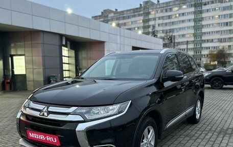 Mitsubishi Outlander III рестайлинг 3, 2016 год, 1 380 000 рублей, 1 фотография