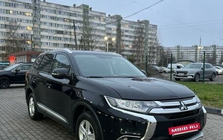 Mitsubishi Outlander III рестайлинг 3, 2016 год, 1 380 000 рублей, 3 фотография