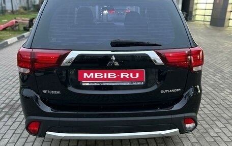 Mitsubishi Outlander III рестайлинг 3, 2016 год, 1 380 000 рублей, 5 фотография